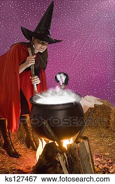 woman-witch-costume_~ks127467.jpg