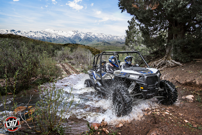 2017-rzr-xp-4-1000-eps-white-lightning-reflex-blue_SIX6166_08227-utvunderground.com_.jpg