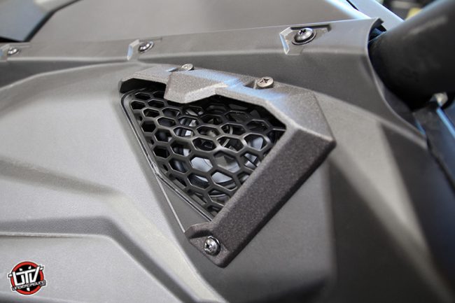 2017-ssv-works-can-am-maverick-x3-stereo-utvunderground.com001-650x433.jpg